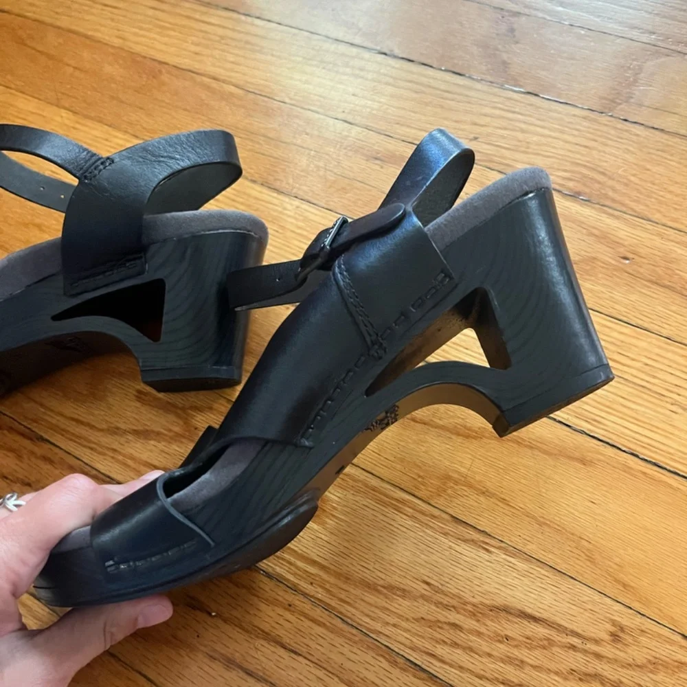 LIKE NEW Dansko Tasha Women's Cut-Out Sandal Clogs Size 37/ US6.5 -7 $149 - Picture 6 of 7